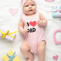 Quel cadeau de naissance pour une nouveau-née fille ?