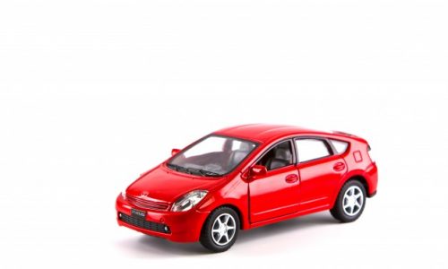 Comment faire avancer une voiture miniature sans moteur ?