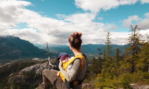 Comment choisir son porte bébé de randonnée ?